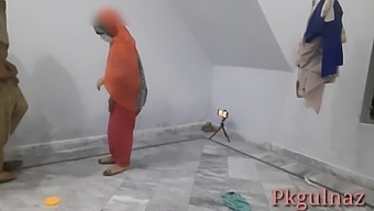 印度村女孩与男友享受性爱