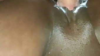 和四个人一起玩乐
