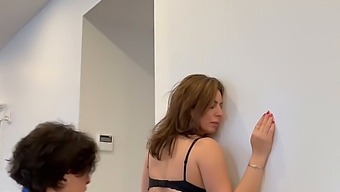在我租的公寓里发现了一个已婚女人,我们进行了无保护的性行为