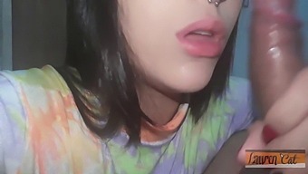 브라질 여자의 입 안에 정액이 가득 채워집니다