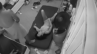 秘密录制的租屋奇异遭遇镜头被发现