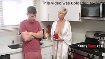 Older Woman Shows Off Her Sexual Skills